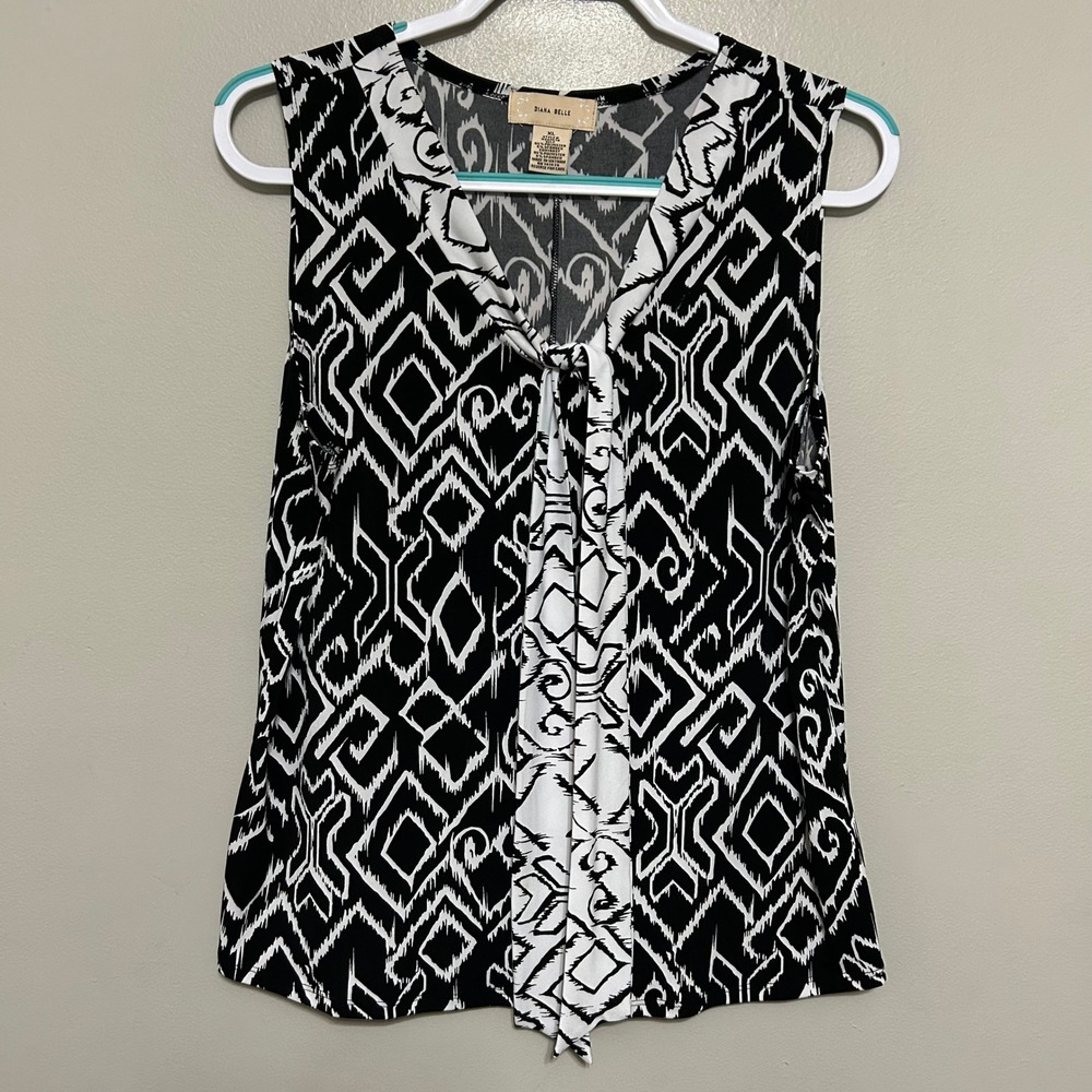 Diana Belle Blouse XL Black White Geometric Sleeveless Top Ikat Tie Neck Tribal